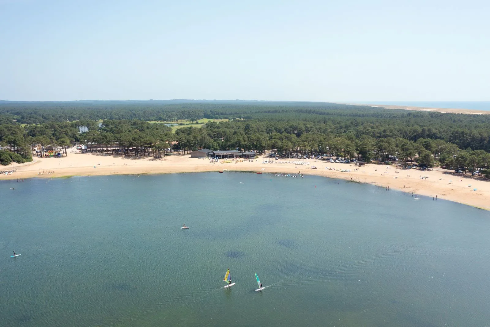 Le lac marin de Port d'Albret entre Soustons Plage et Vieux-Boucau. Un endroit pour déconnecter, se baigner ou s'amuser!