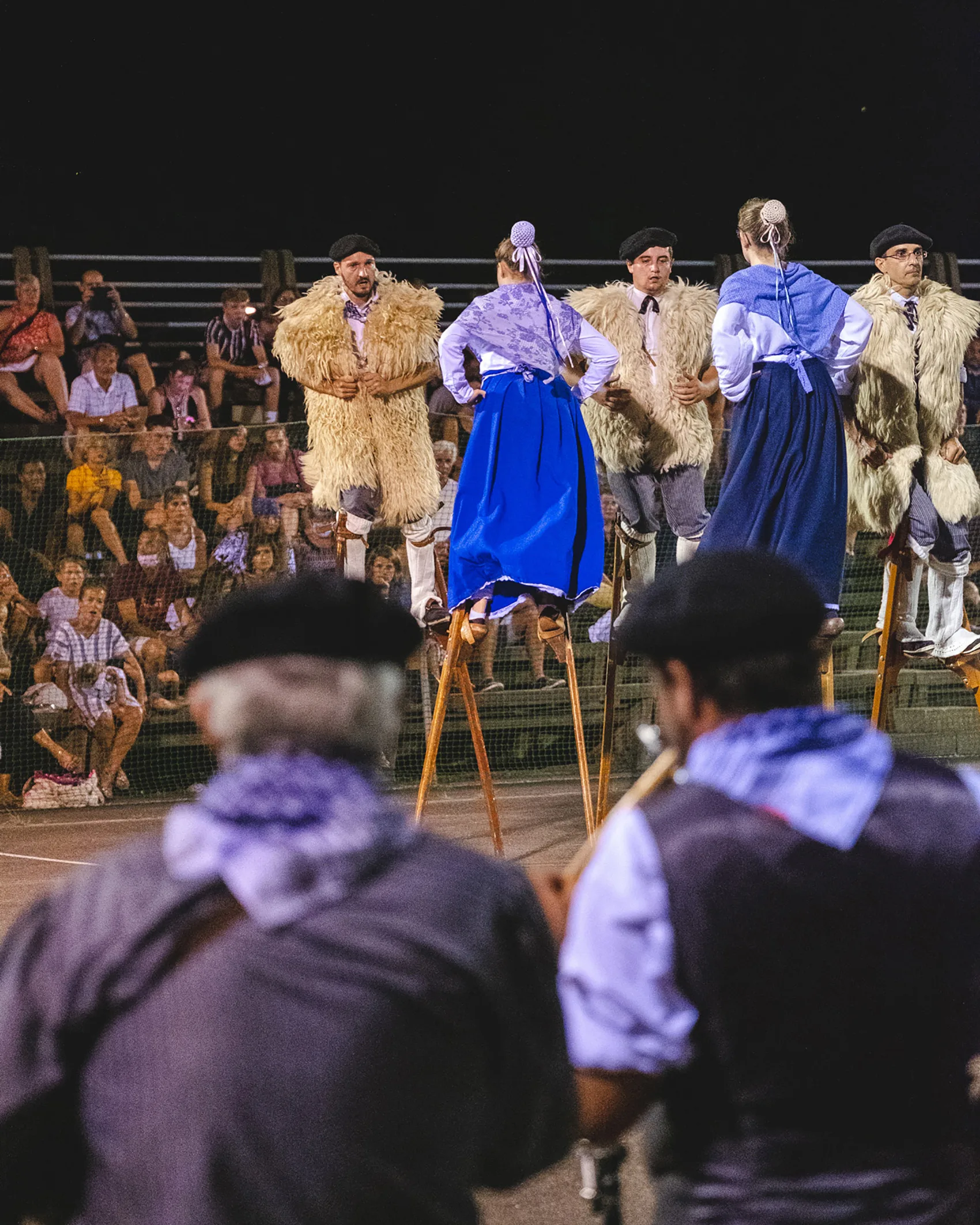 Spectacle folklorique avec les échassiers soustonnais