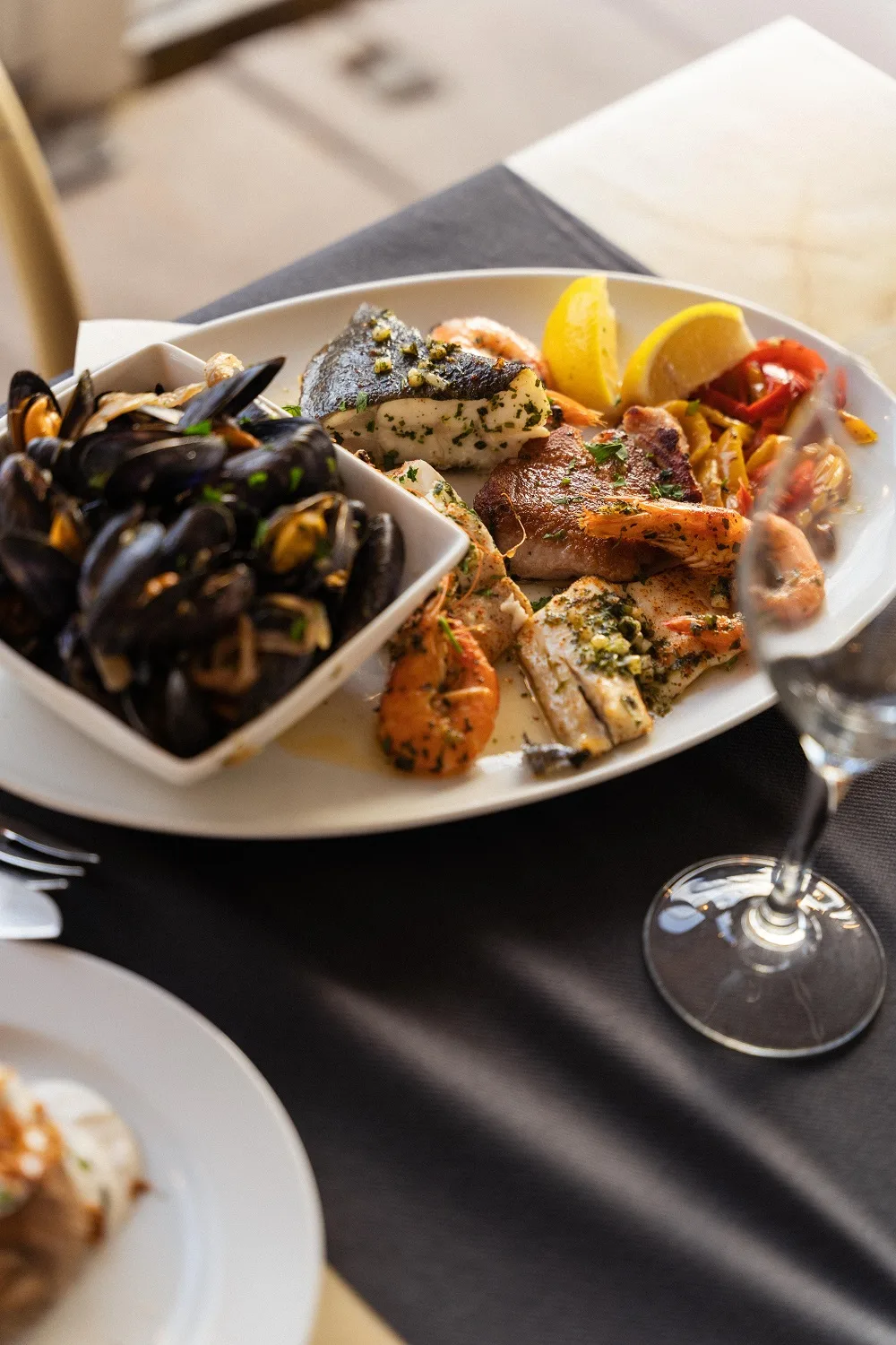Assiette de poisson et fruit de mer, restaurant des Landes
