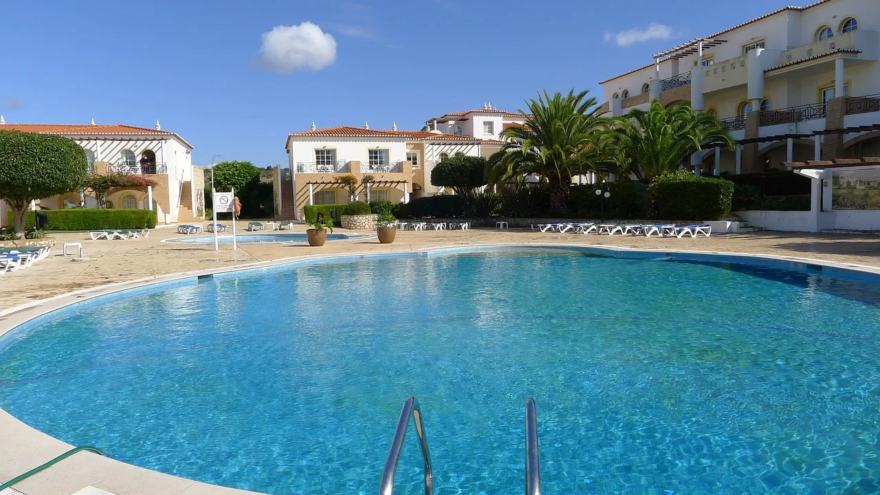 Grande piscine pour les vacances