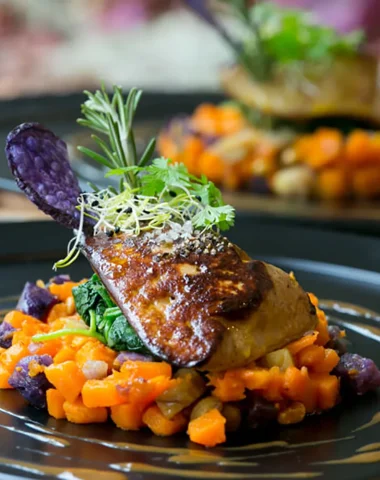 Le foie gras de canard joliment dressé dans un restaurant de la côte sud des landes
