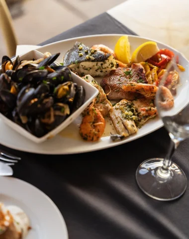 Assiette de poisson et fruit de mer, restaurant des Landes