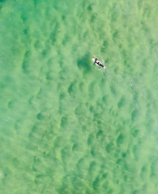 Surfeur vue drone