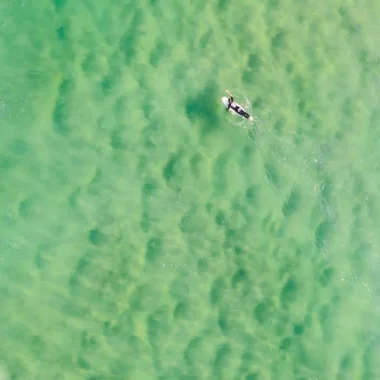 Surfeur vue drone