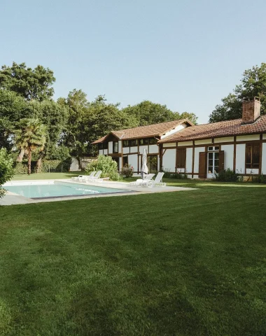 Maison landaise avec piscine