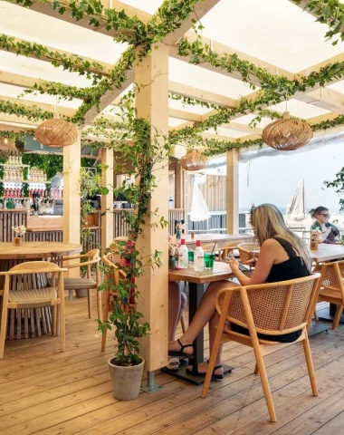 un restaurant avec vue sur la plage de Capbreton dans les Landes pour votre séminaire d'entreprise et pour le bonheur de vos collaborateurs