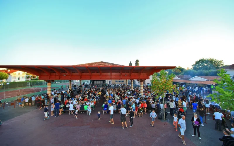 une sardinade à Messanges sous la halle couverte