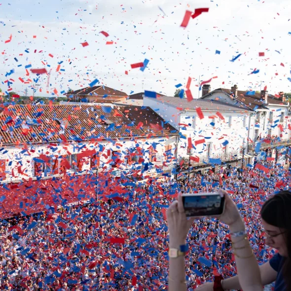 Fêtes de Tyrosse, ouverture depuis le balcon de la mairie