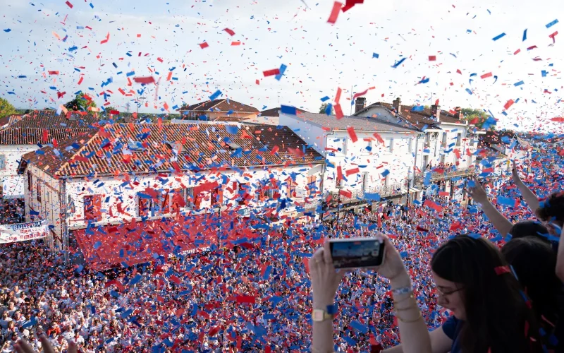Fêtes de Tyrosse, ouverture depuis le balcon de la mairie