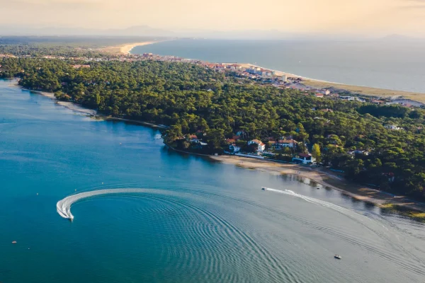 Vue sur le lac d'Hossegor et l'Océan Atlantique