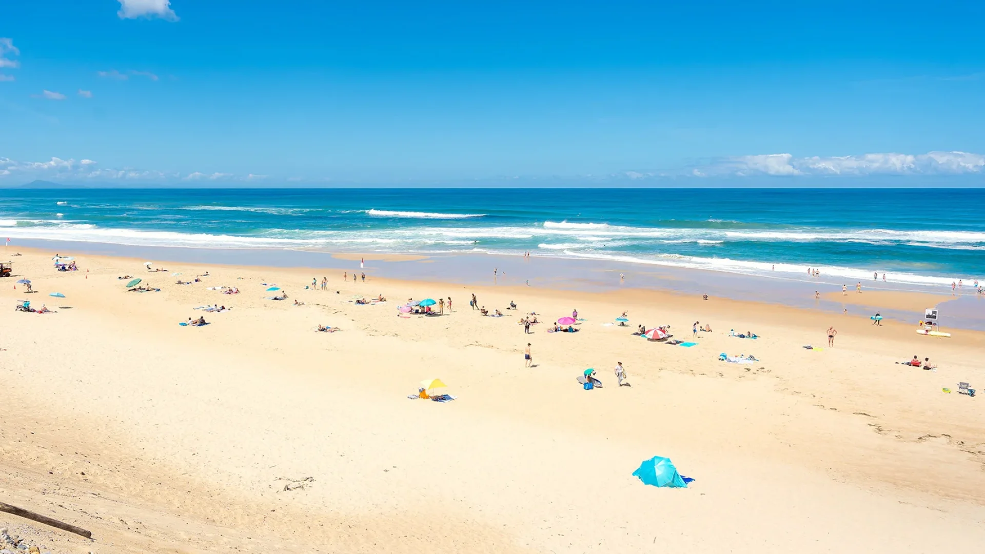 plage des landes avec ses vagues pour le surf