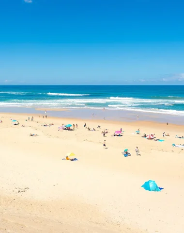 plage des landes avec ses vagues pour le surf
