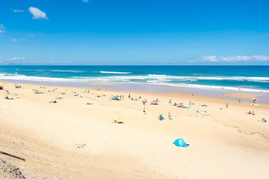 Strand der Landes mit seinen Wellen zum Surfen