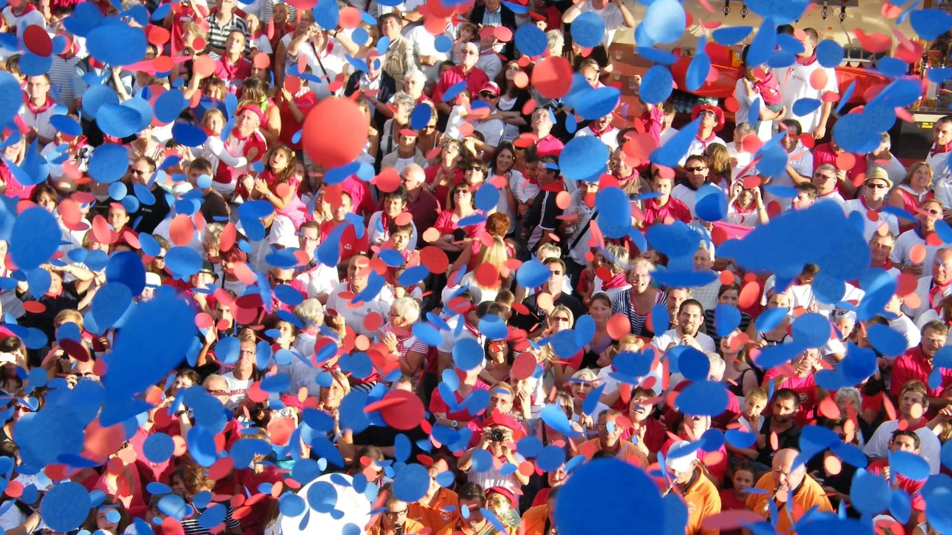 Ouverture des fêtes de Tyrosse avec des confettis
