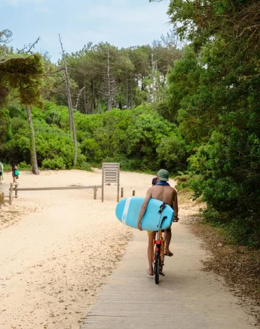 A vélo en direction de la plage des chênes-liège à Moliets