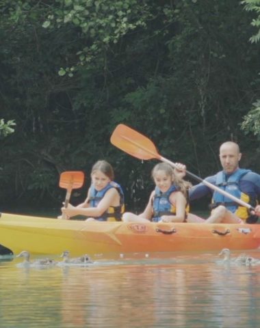 Famille en canoë sur l'Adour dans les Landes