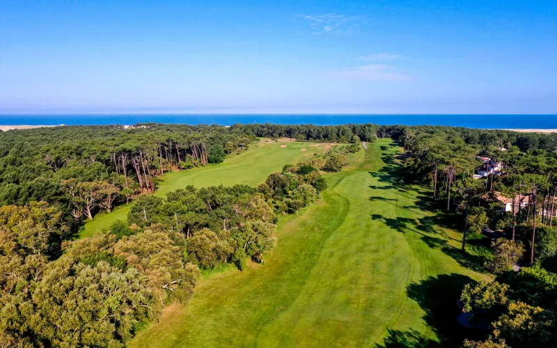 Forêt et océan au Golf de Moliets pour un cadre unique