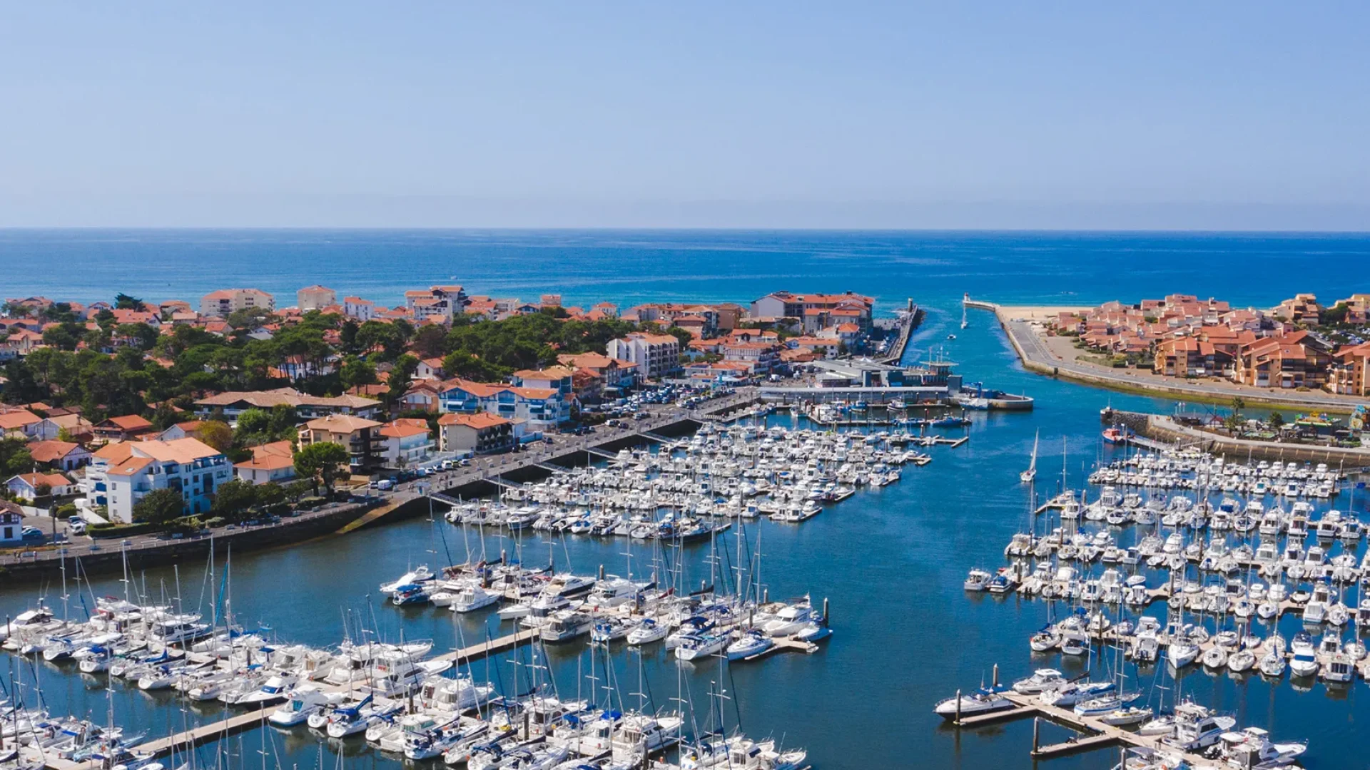 Vue aérienne sur le port de plaisance de Capbreton.