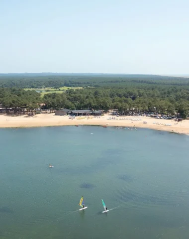 Le lac marin de Port d'Albret entre Soustons Plage et Vieux-Boucau. Un endroit pour déconnecter, se baigner ou s'amuser!